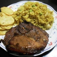 Barbeque served with curry rice and potato chips